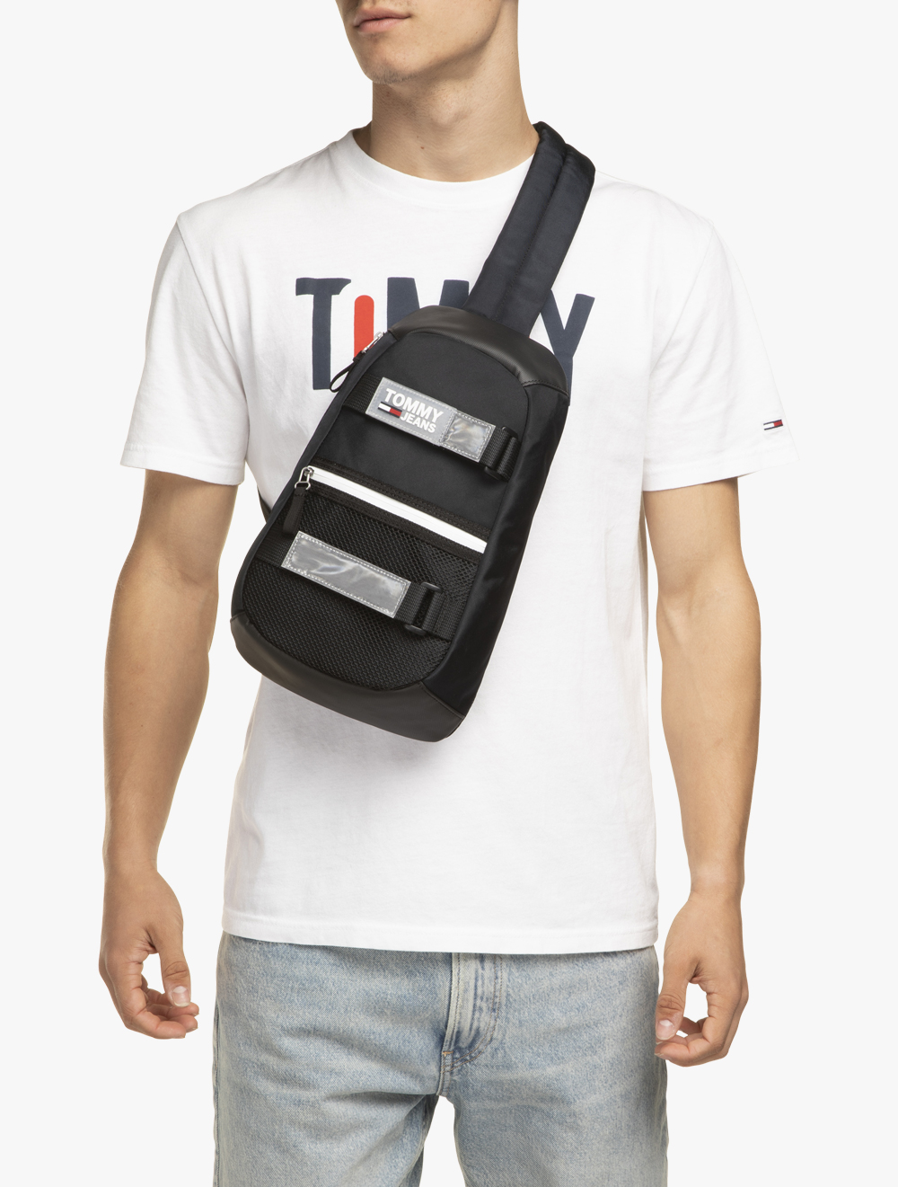 tommy hilfiger chest bag